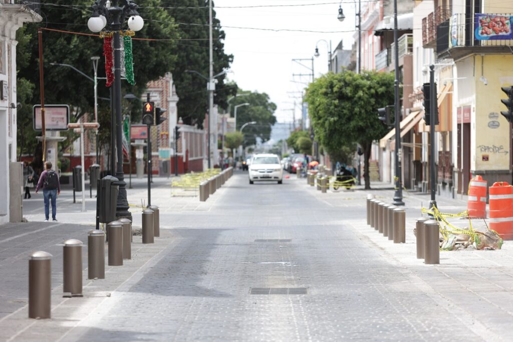 Caen ventas de los comercios por obras en el Centro de Puebla