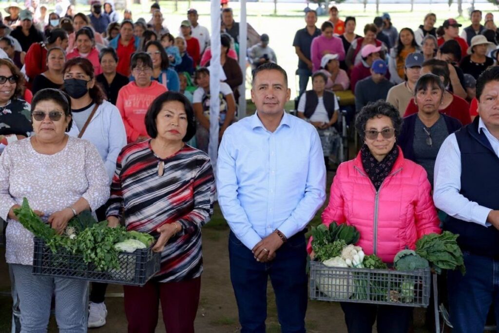 Entrega Mundo Tlatehui 250 despensas del programa