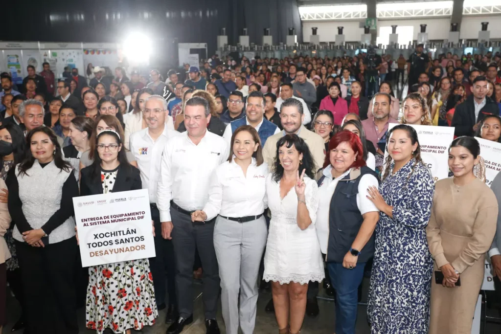 Gaby Bonilla es reconocida por DIF nacional