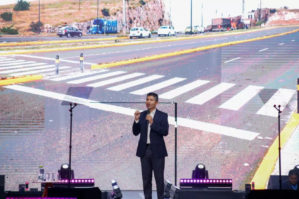 Lalo Rivera destaca logros en materia de seguridad, obra pública y economía en Puebla 27 Informa de Actividades Eduardo Rivera Puebla 4