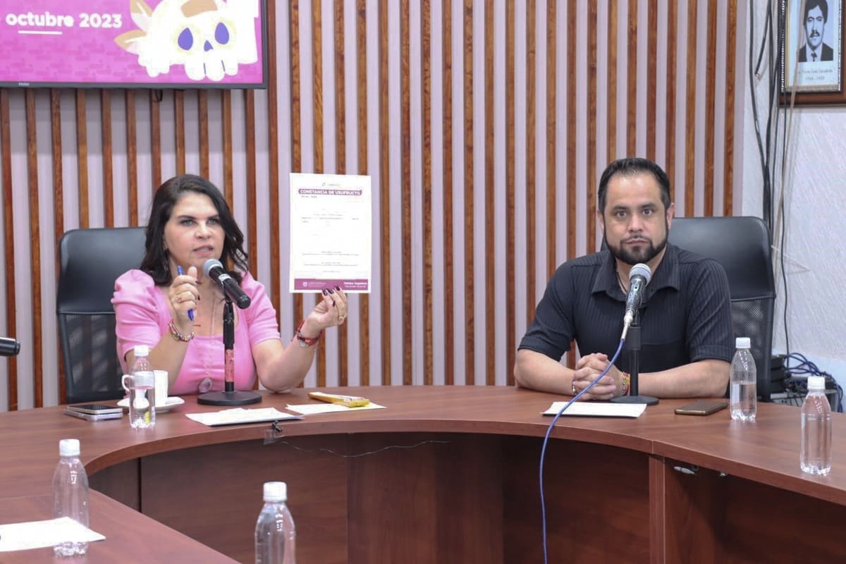 Norma Layón firma la primera constancia de usufructo de los locatarios del mercado Domingo Arenas 1 Norma Layón firma la primera constancia de usufructo de los locatarios del mercado Domingo Arenas