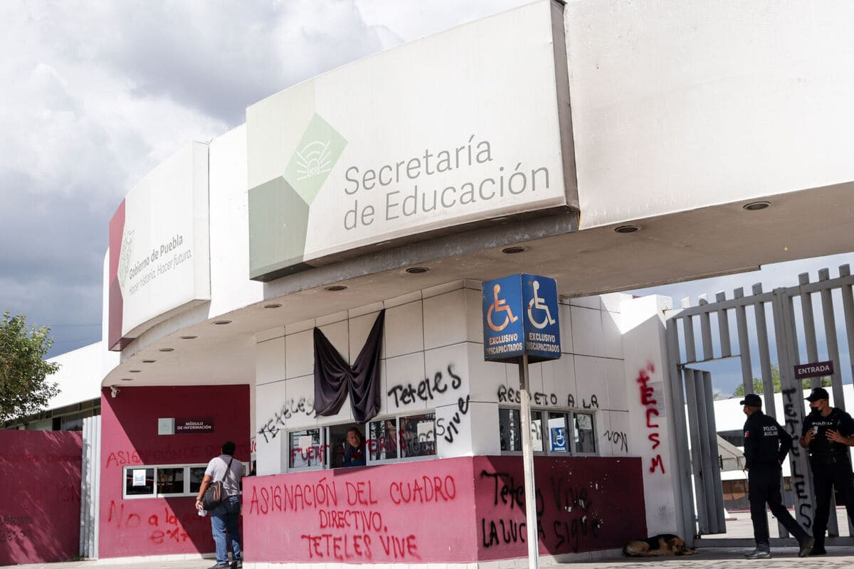 Descarta SEP denuncias contra normalistas de Teteles tras manifestación en oficinas 9 Normalistas de Teteles SEP Puebla 1