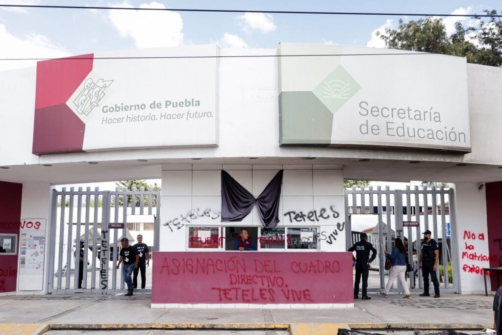 Normalistas de Teteles prenden fuego SEP Puebla