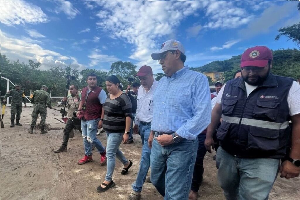 Acude Sergio Salomón a Venustiano Carranza para verificar daños por inundaciones
