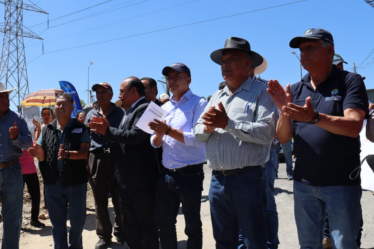 Edmundo Tlatehui da banderazo a pavimentación de una calle y entrega obra de 4 mdp 9 adoquinamiento cholula