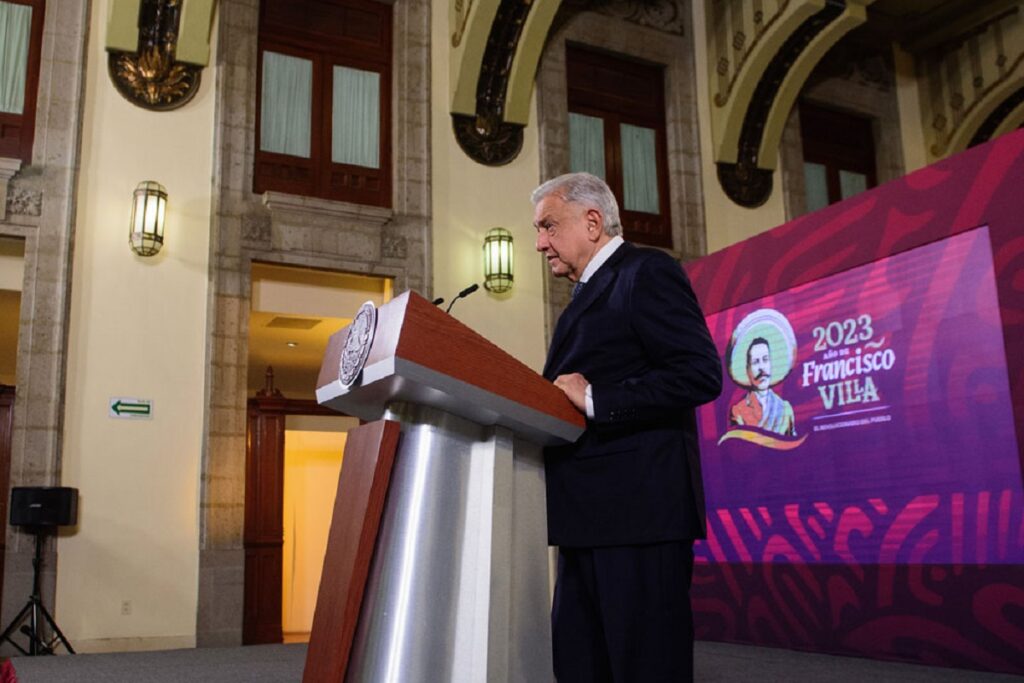 amlo supervisa danos de otis en acapulco