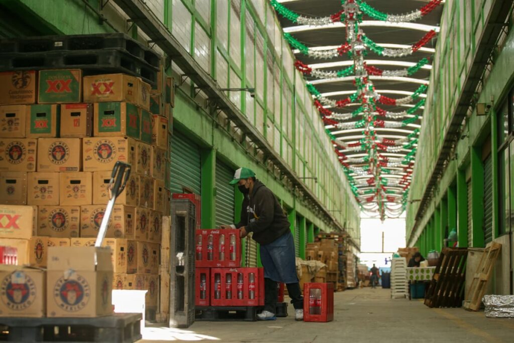 Gobierno municipal toma control de calles en la Central de Abasto