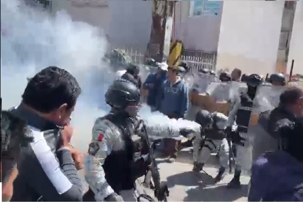 Antorcha Campesina y GN se enfrentan por corte de luz; cierran la México-Puebla