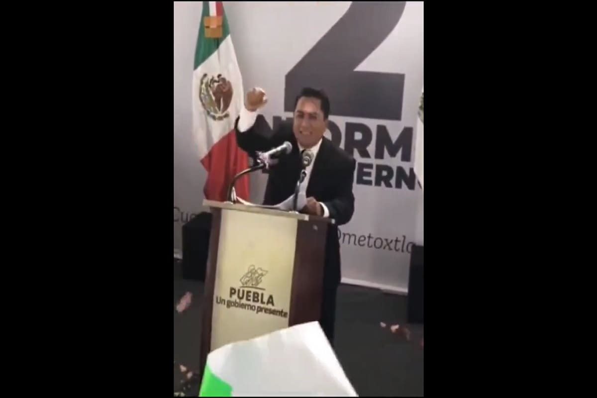 Corren a José Cinto, alcalde de Juan C. Bonilla durante su Segundo Informe 9 Corren a José Cinto durante su Segundo Informe