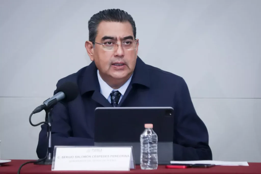 Gobernador de Puebla se reunirá con AMLO: revisarán línea 4 de RUTA y distribuidor vial Amalucan