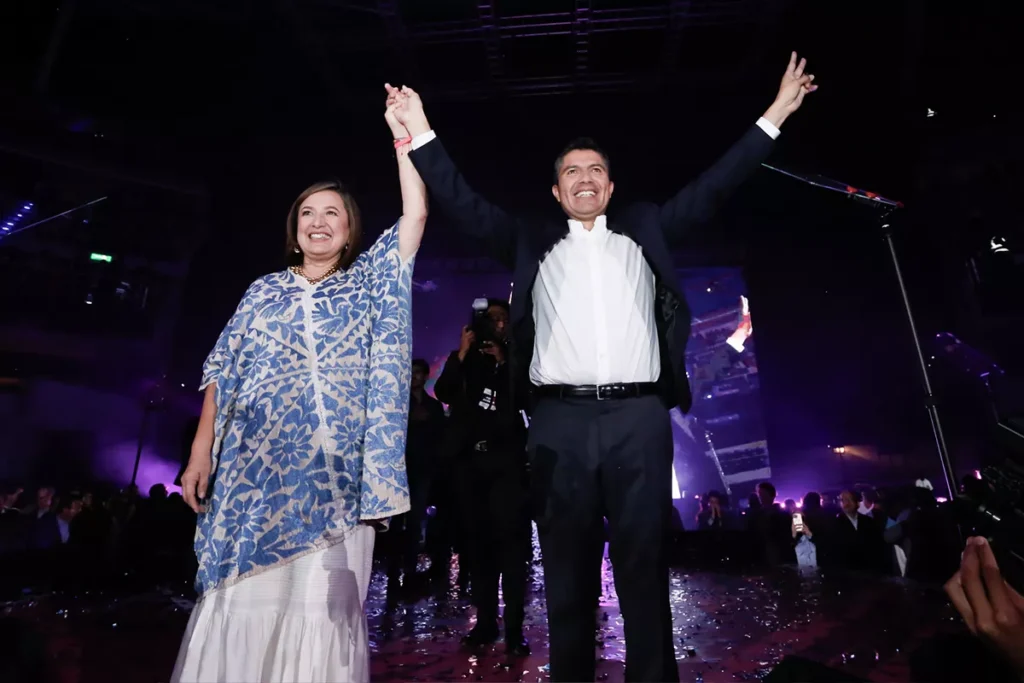 Xóchitl Gálvez acompaña a Lalo Rivera en su informe