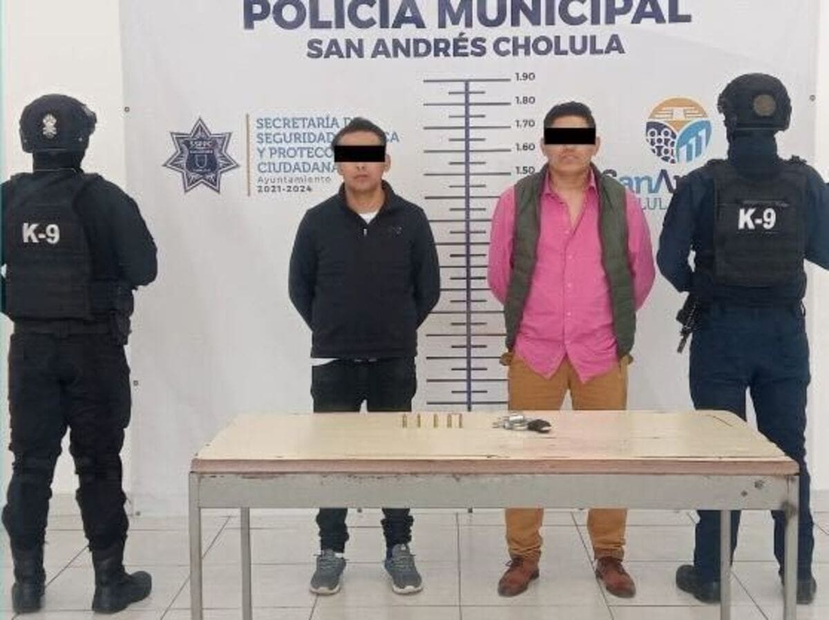 Tras persecución, Policía de San Andrés Cholula asegura a dos probables responsables de robo 1 Policía de San Andrés Cholula asegura a dos probables responsables de robo