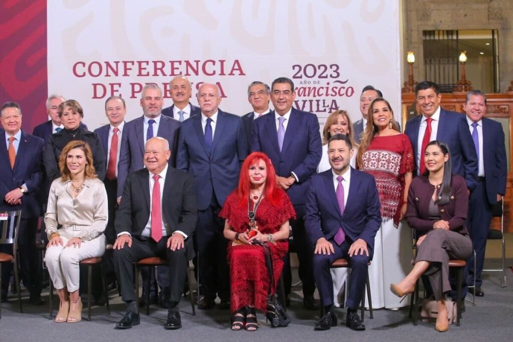 Sergio Salomón acompaña al alcalde Reyes Miranda en segundo informe de Chiautla 5 Participa Sergio Salomón en firma de acuerdo nacional para la consolidación del IMSS-Bienestar