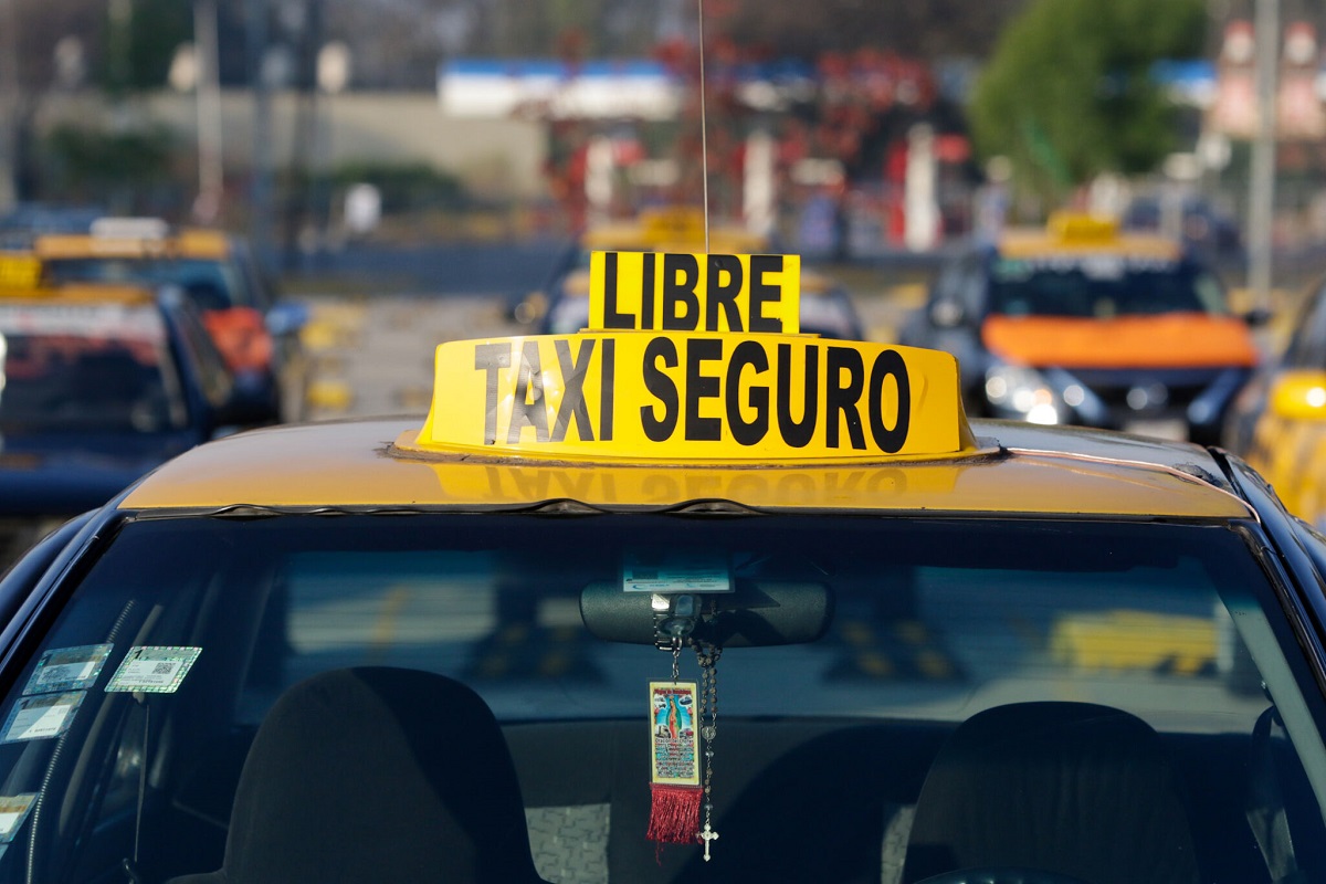 Gobierno de Puebla regularizará mil 700 taxis piratas a través de plataformas de transporte 11 taxis piratas
