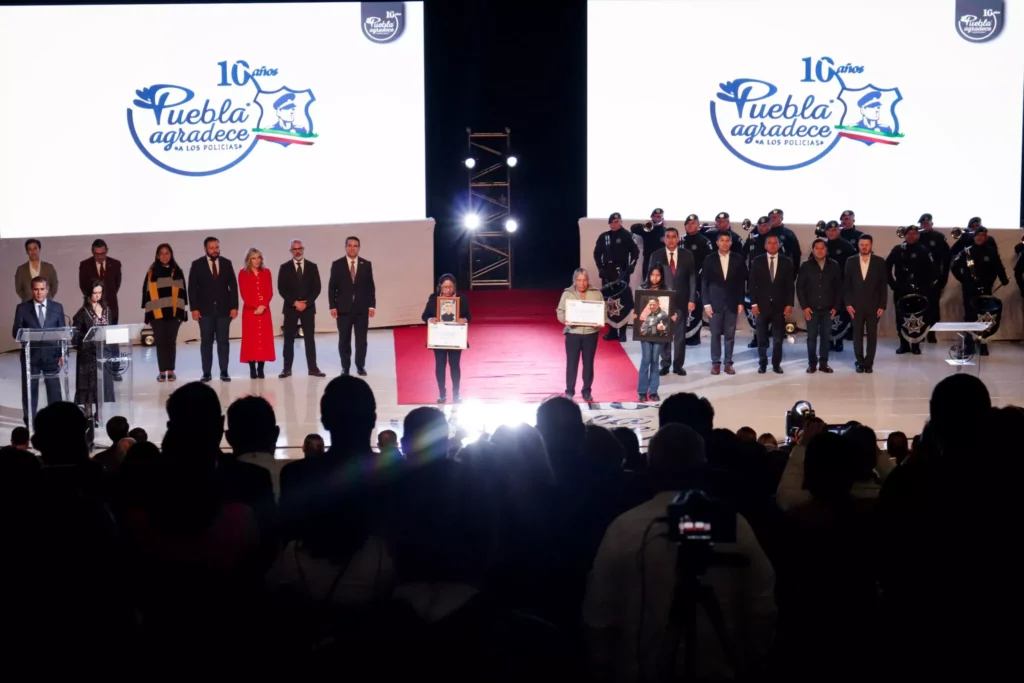 CCE entrega casa a familia de policía estatal asesinado en Zacatlán 10 CCE entrega casa a familia de policía estatal asesinado en Zacatlán