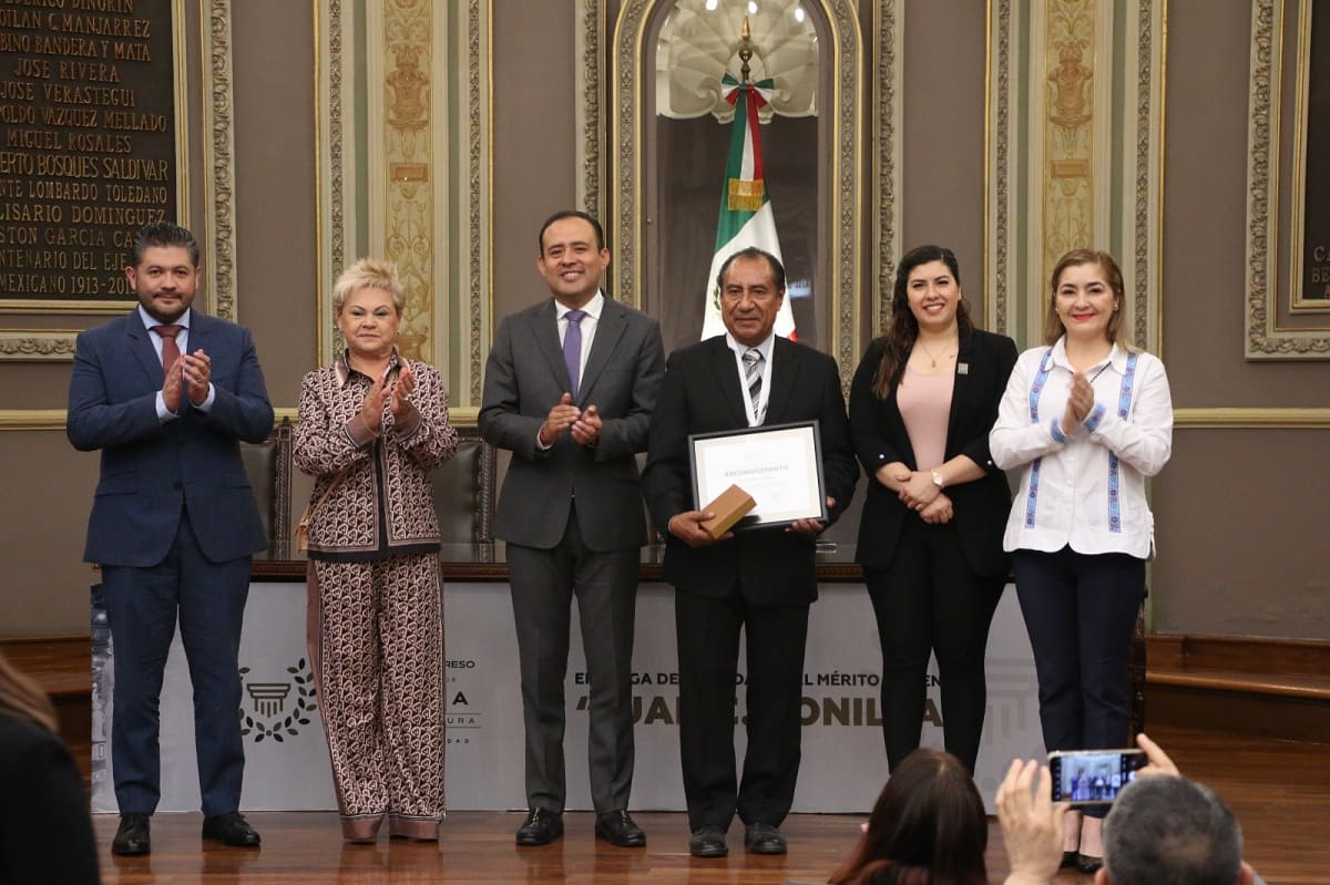 Entrega Congreso del Estado Medalla al Mérito Docente “Juan C. Bonilla” 1 Congreso de Puebla comisiones 10
