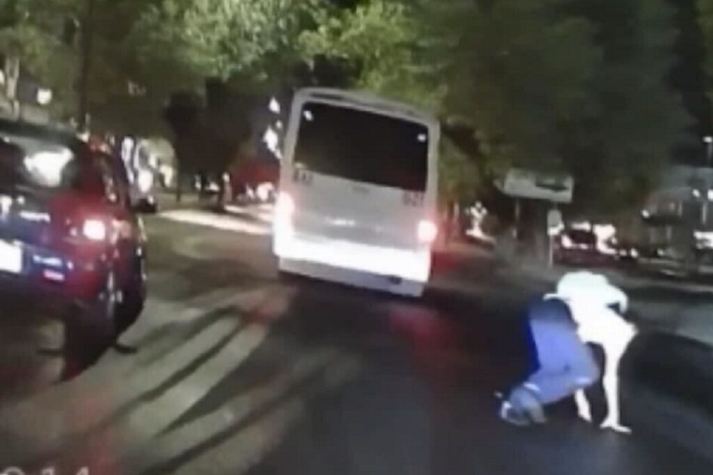 Combi y ruta 14A atropellan a joven en la 9 Sur de la ciudad de Puebla 6 Estudiante cae de una ruta 68 en Bosques