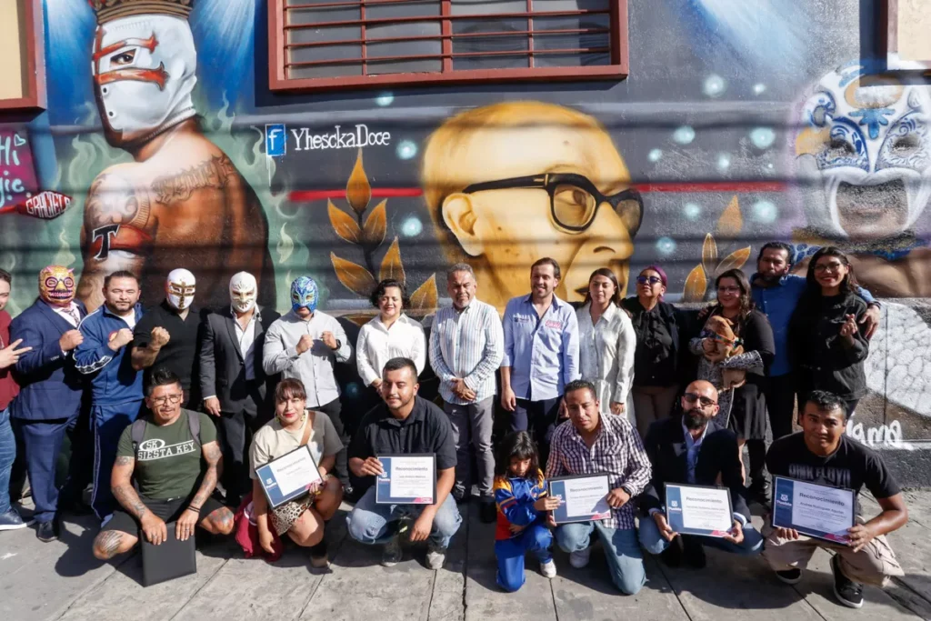 FOTOS: Arena Puebla estrena mural con los luchadores más emblemáticos de México 17 Inauguracion Mural Arte Lucha en la Arena Puebla 10