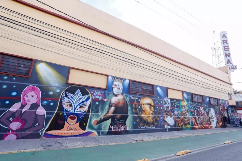 FOTOS: Arena Puebla estrena mural con los luchadores más emblemáticos de México 8 Inauguracion Mural Arte Lucha en la Arena Puebla