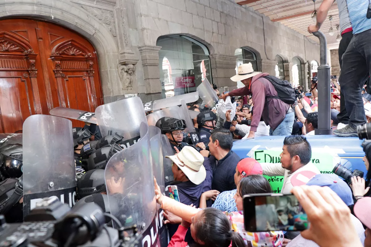 Políticos manipularon a habitantes de La Resurrección para manifestarse: Eduardo Rivera 1 La Resurreccion manifestacion en Palacio Municipal 5