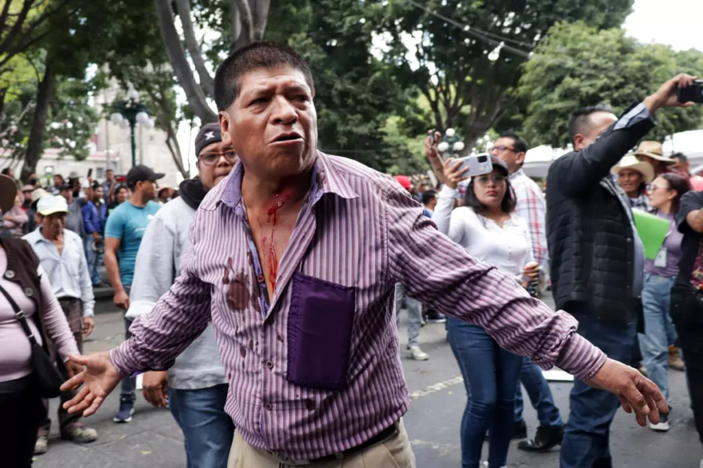 La Resurreccion manifestacion en Palacio Municipal 8