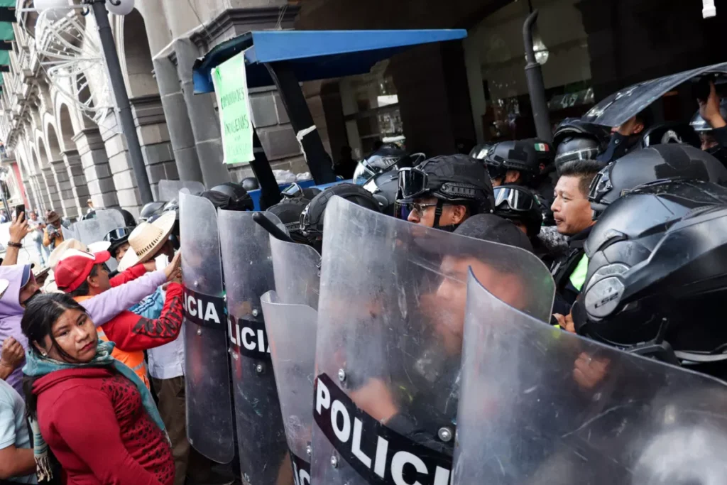La Resurreccion manifestacion en Palacio Municipal 9
