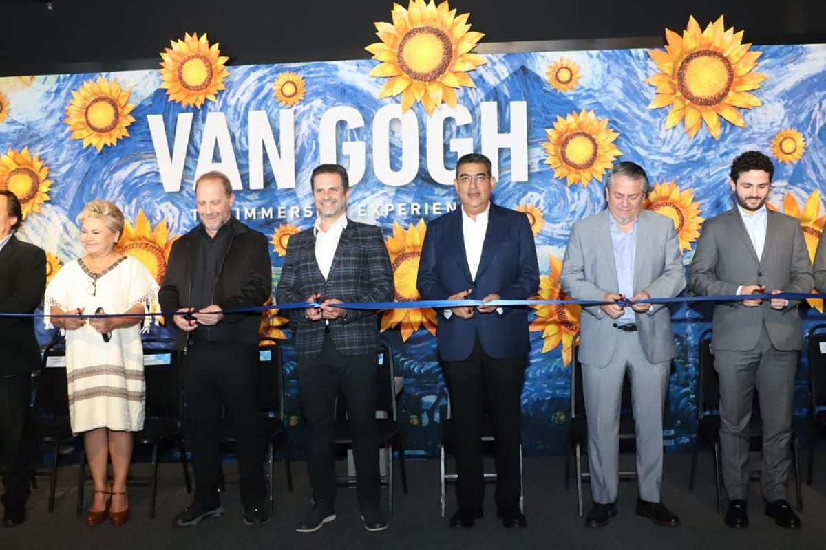 Cuenta Puebla con condiciones para seguir atrayendo eventos internacionales: Sergio Salomón 1 Sergio Salomón inaugura Van Gogh The Immersive Experience