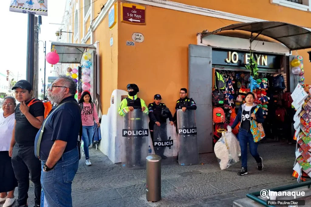 Transporte público en la 14 Oriente no respeta señalética para ascenso y descenso 24 Transporte publico centro historico de Puebla 4