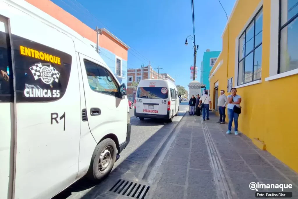 Transporte público en la 14 Oriente no respeta señalética para ascenso y descenso 21 Transporte publico centro historico de Puebla 7