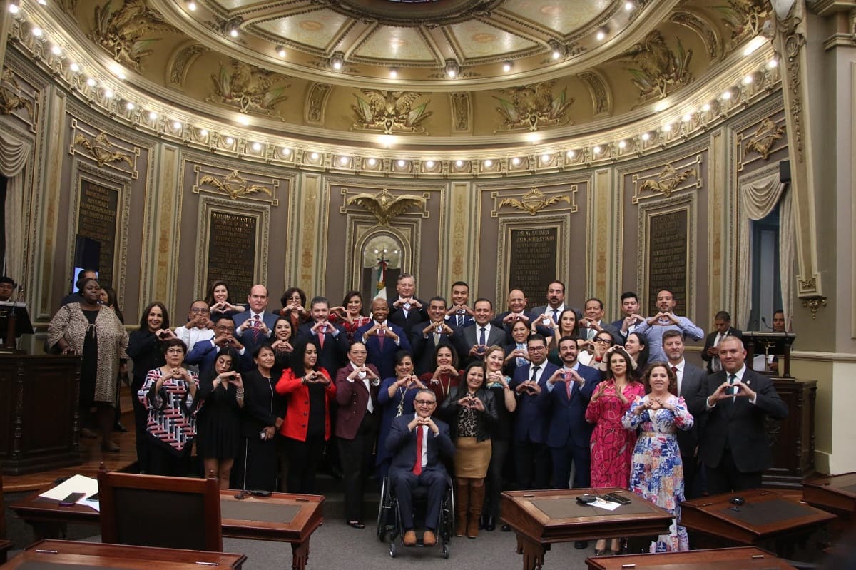 Entrega Congreso del Estado reconocimiento al alcalde de Nueva York por apoyo a migrantes 1 congreso de Puebla 1 4