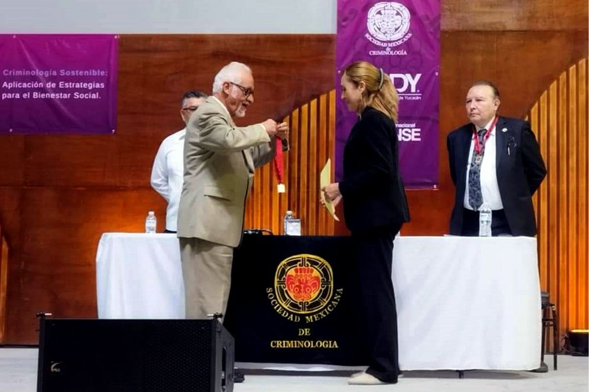 Docente de la BUAP recibe la Medalla al Mérito Criminológico “Alfonso Quiroz Cuarón” 1 BUAP