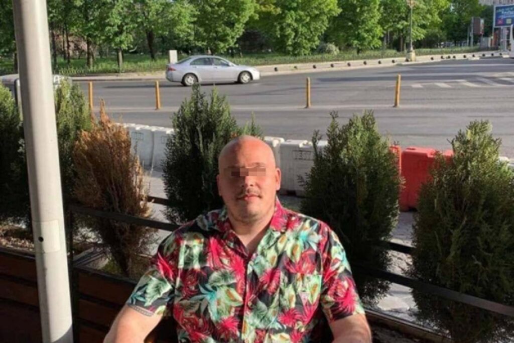 IMÁGENES FUERTES: Hombre se quita la vida tras citatorio del Ejército en Rusia 3 sujeto golepa a su tía y la quema viva en rumania