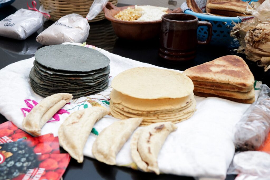 Tamales, elotes, helados y más, encontrarás en la Feria del Maíz en Huejotzingo 10 Feria del Maíz en San Miguel Tianguizolco, Huejotzingo