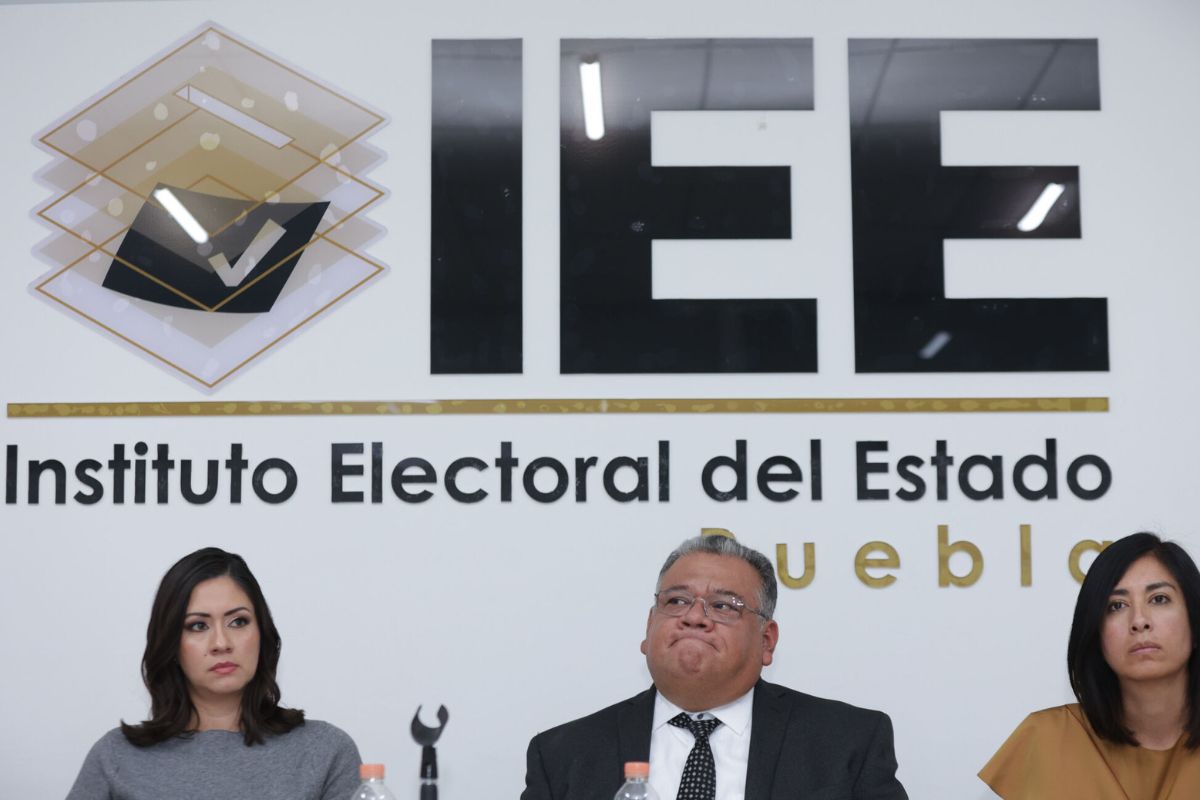 Espectaculares de aspirantes de Morena a gubernatura de Puebla son legales: IEE 9 aspirantes de Morena