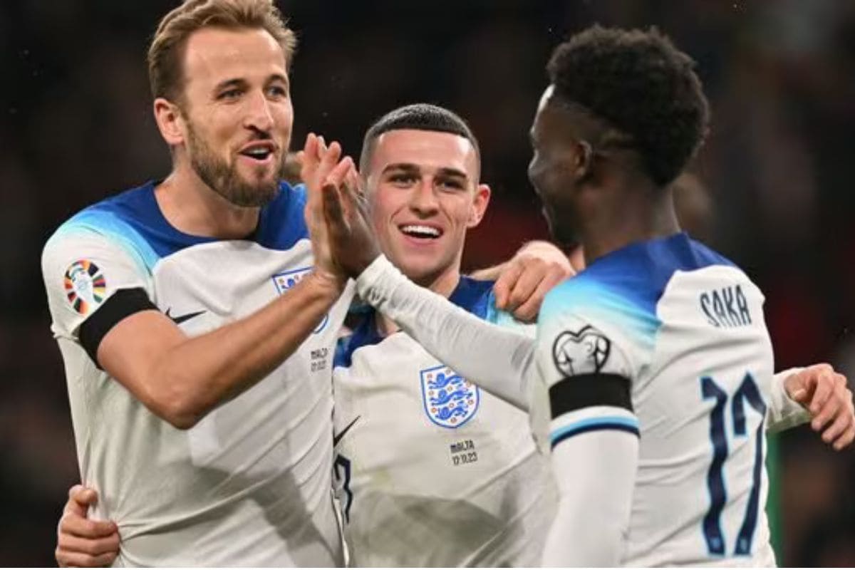 Inglaterra rinde homenaje a Sir Bobby Charlton en victoria contra Malta 1 Inglaterra