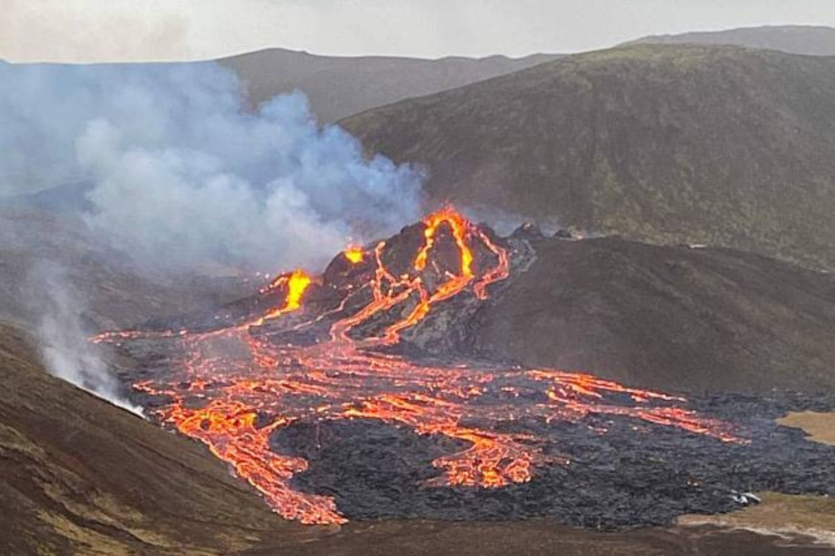 Islandia declara estado de emergencia tras 800 temblores y temor a una erupción 1 Islandia