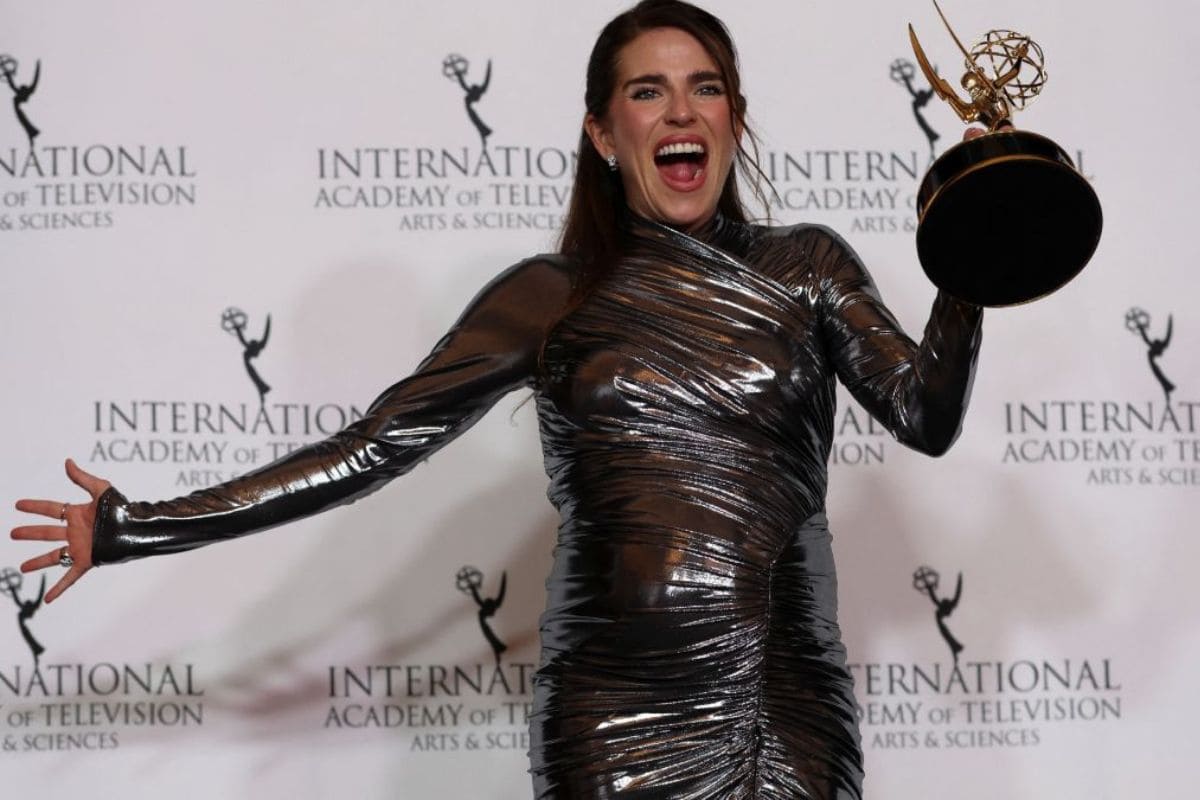 Orgullo mexicano: Karla Souza gana dos Emmy por su actuación en ‘La caída’ 1 Karla Souza