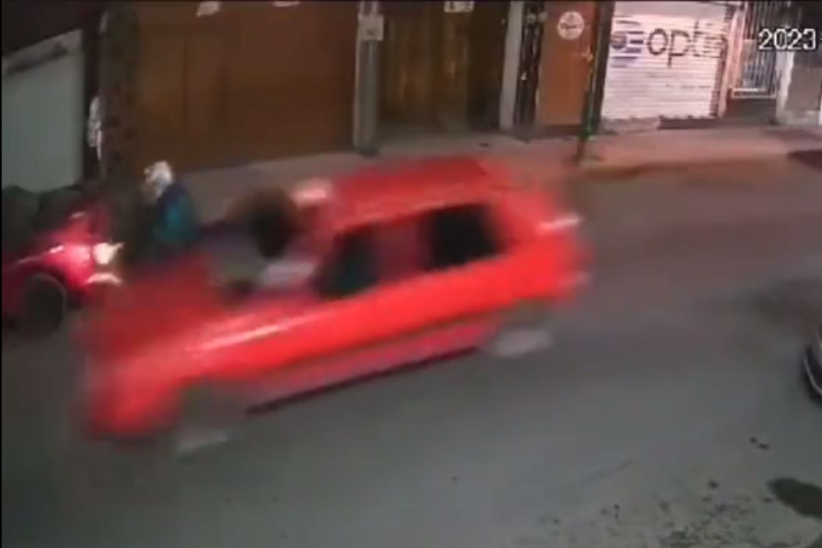 VIDEO: Auto atropella a motociclista que empujaba su unidad en Tlaxcala 1 Tlaxcala