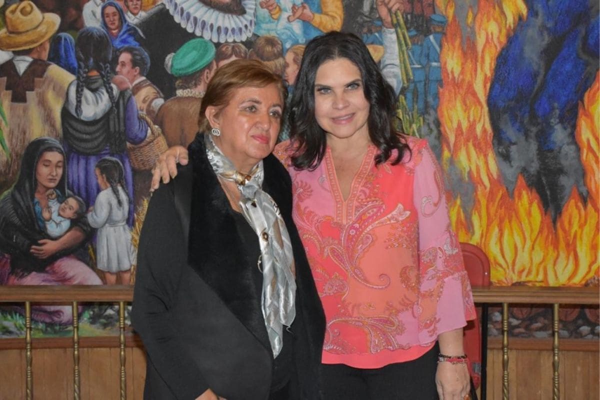 Norma Layón entrega llaves de la ciudad y el premio a la mujer “Elvia Carillo Puerto” 1 Norma Layón