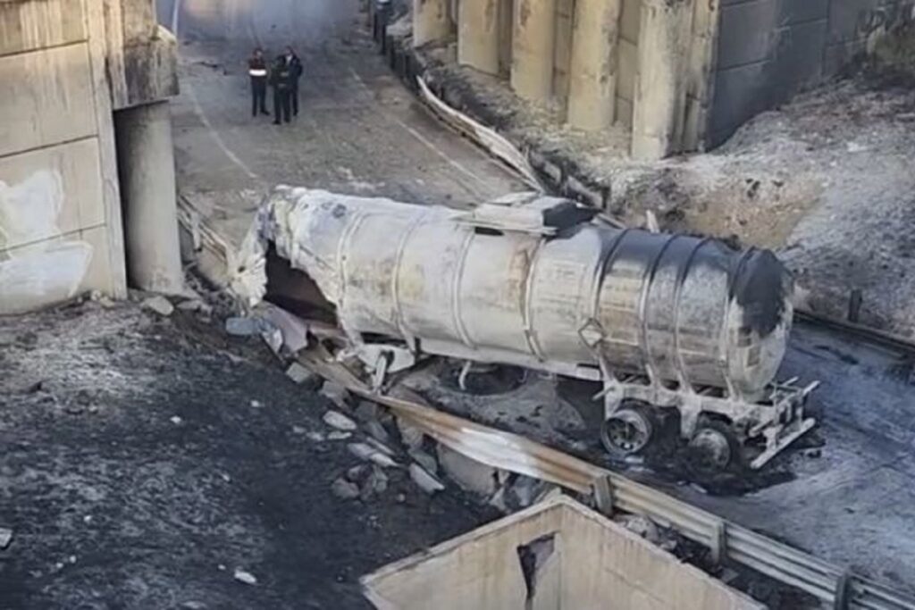 Periférico Ecológico donde explotó una pipa