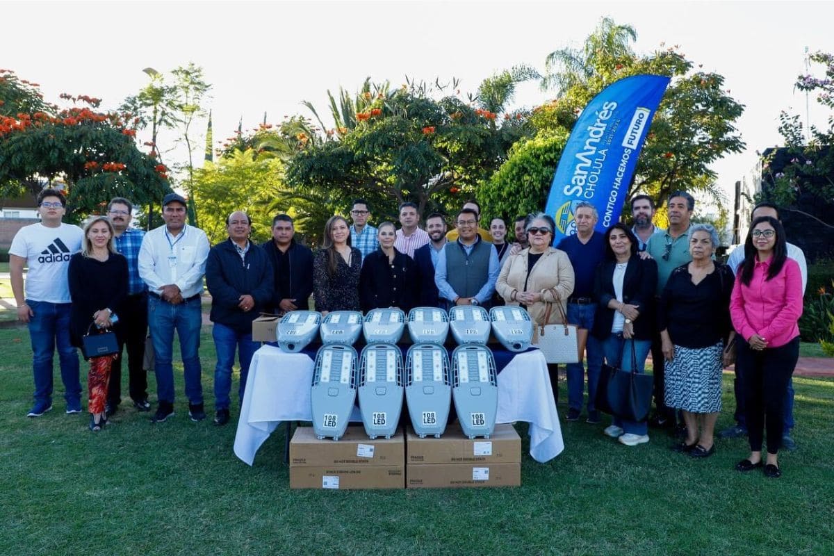 Ayuntamiento de San Andrés Cholula entrega 100 luminarias en Lomas de Angelópolis II 1 San Andrés Cholula