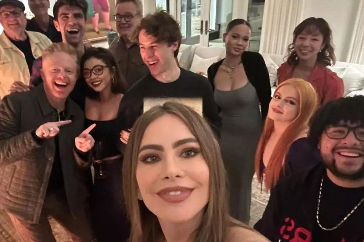 Sofía Vergara organiza reunión con elenco de Modern Family 1 Modern Family