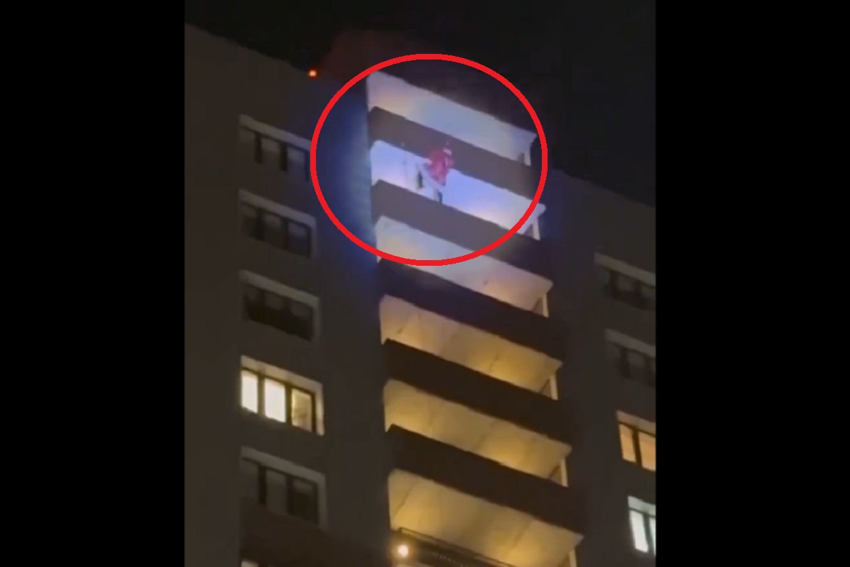 IMÁGENES FUERTES: Santa Claus ruso muere al caer de un edificio de 24 pisos 1 CAE SANTA CLAUS de un edificio en rusia