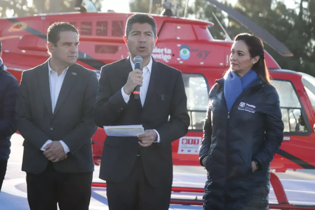 FOTOS: Para reforzar la seguridad en Puebla, Eduardo Rivera entrega helicóptero “Arcángel” 9 Eduardo Rivera presentacion del nuevo helicoptero Arcangel 2