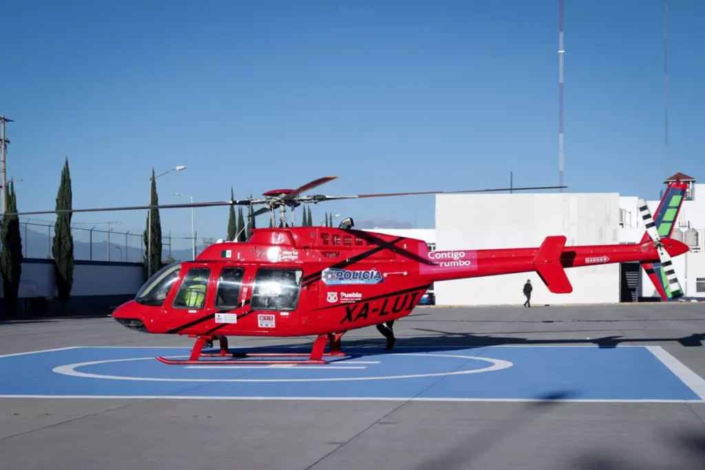 Eduardo Rivera entrega helicóptero arcángel