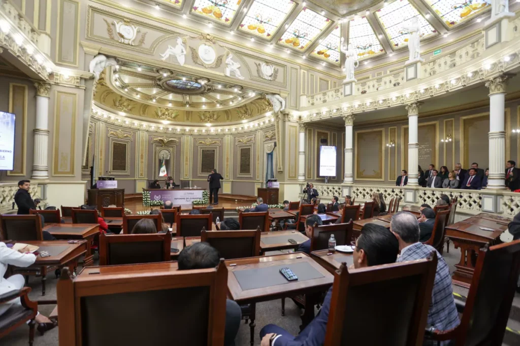 Informe de gobierno gobernador Sergio Salomon congreso de Puebla 3