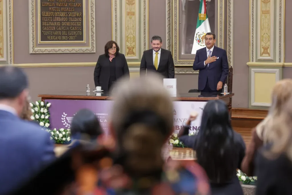 Informe de gobierno gobernador Sergio Salomon congreso de Puebla 6