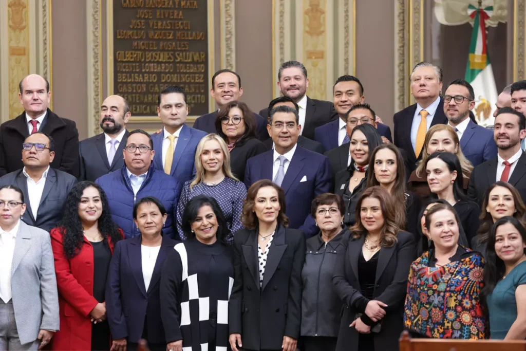 Informe de gobierno gobernador Sergio Salomon congreso de Puebla 8