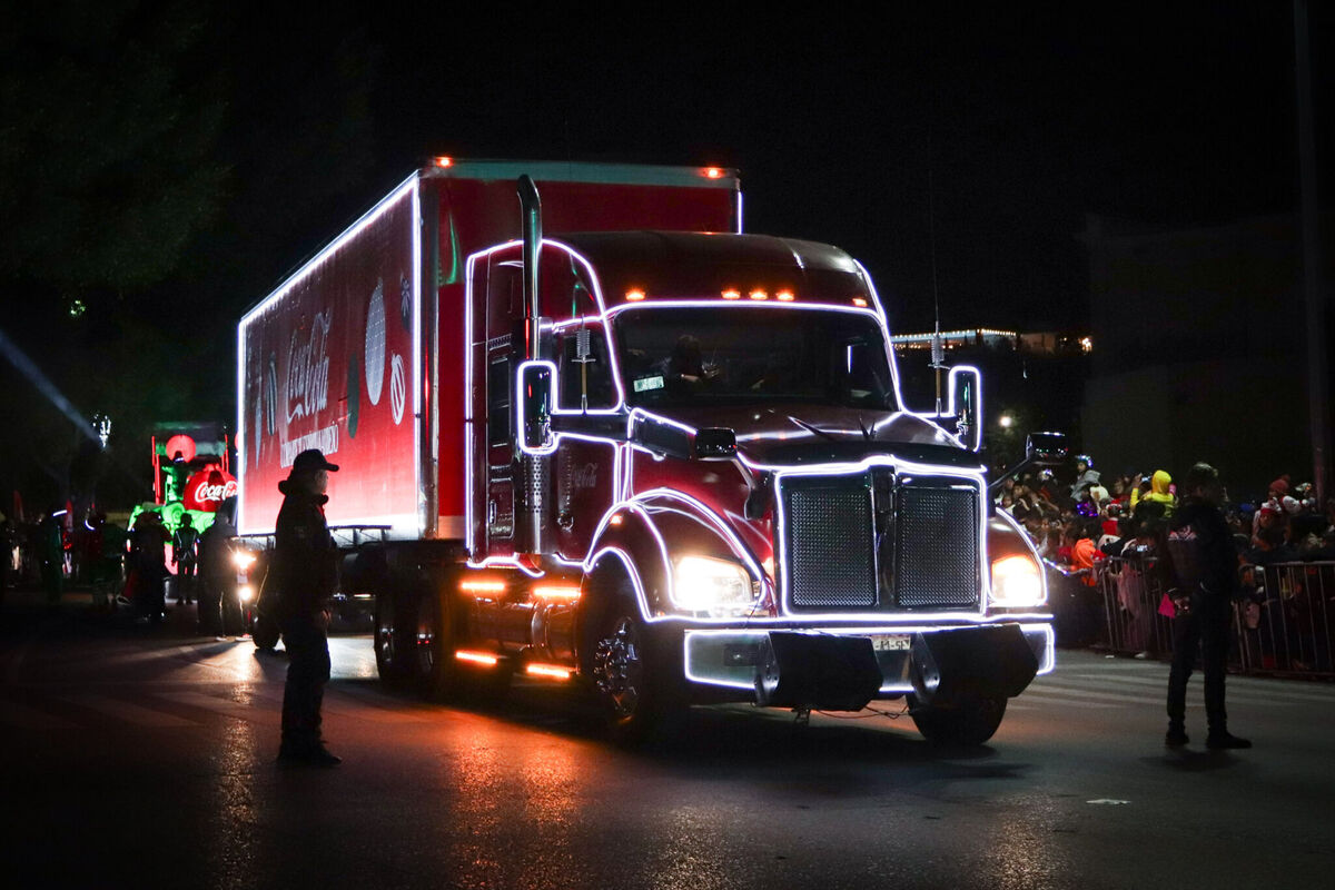 FOTOS: Así fue la Caravana Coca-Cola 2023 en Puebla que disfrutaron miles de familias 1 Transporte público suspenderá servicio por Caravana Coca-Cola