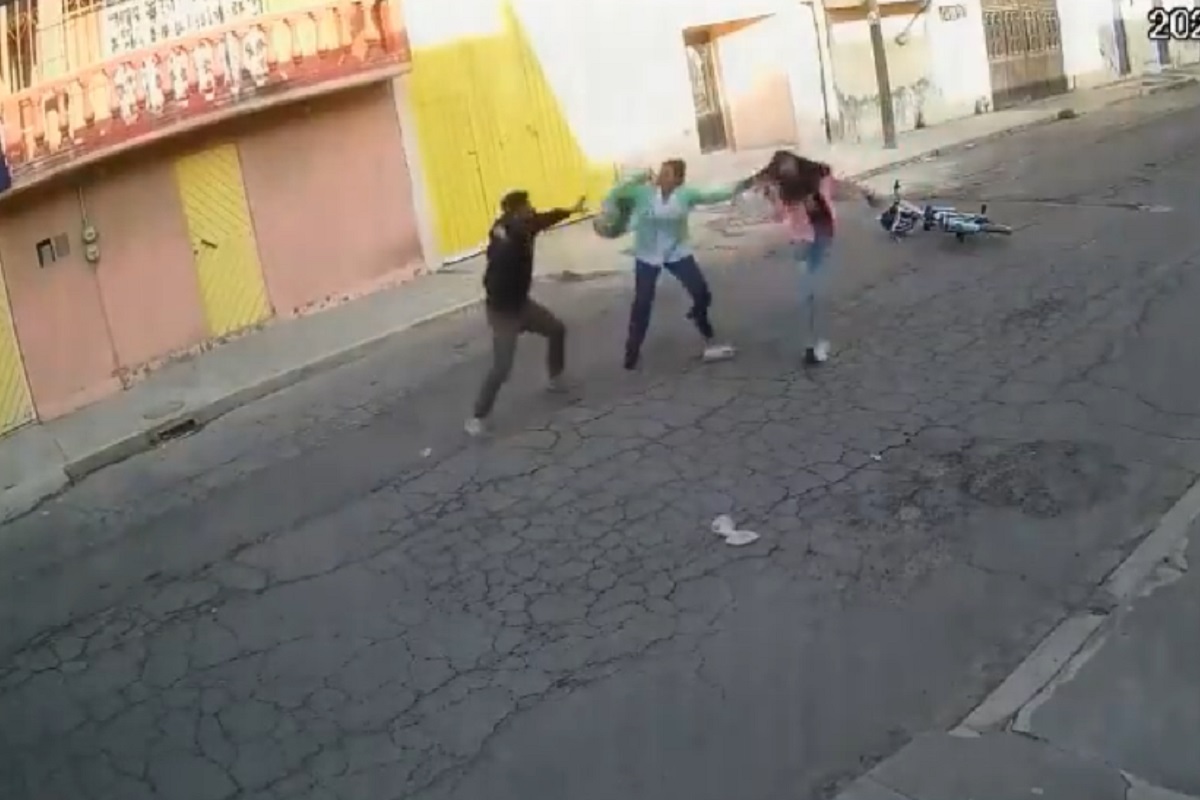 VIDEO: A bolsazos, madre evita que secuestren a su hija en Ecatepec 1 ecatepec madre evita secuestro hija bolsazos